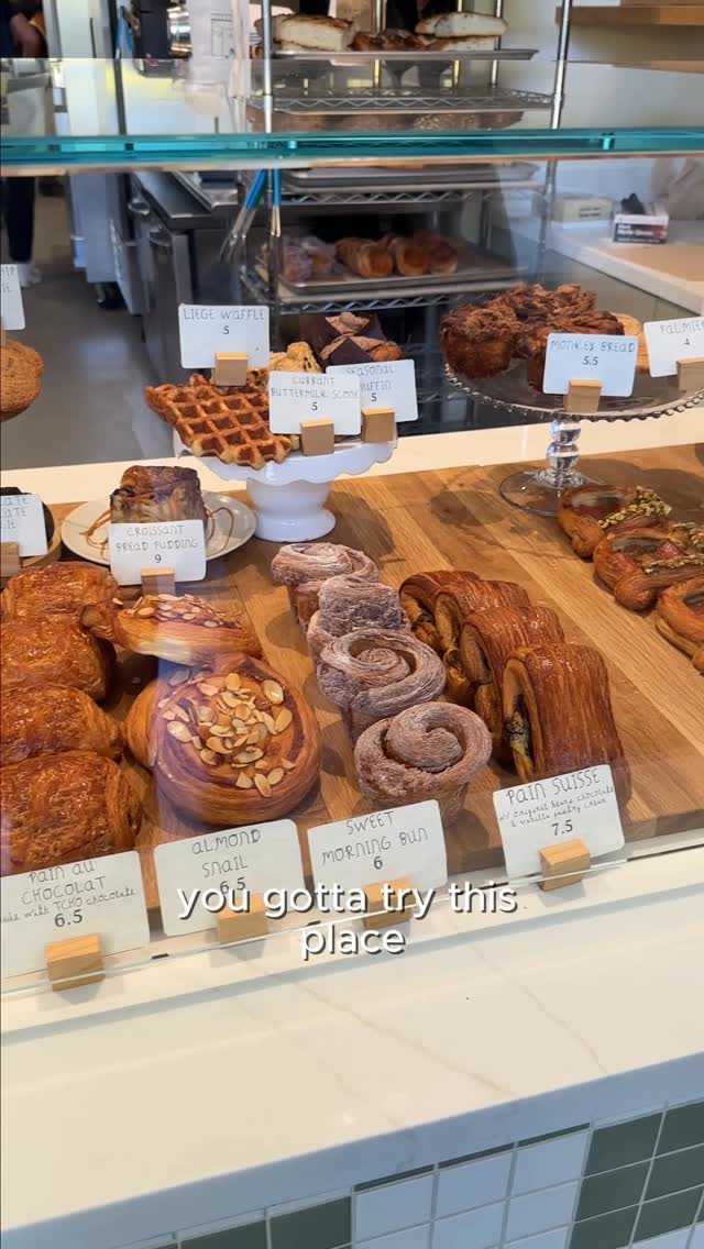 this place so good 😩. i’m gonna get addicted to monkey bread 🐒
#bayarea #redwoodcity #bakery #pastries #foodie