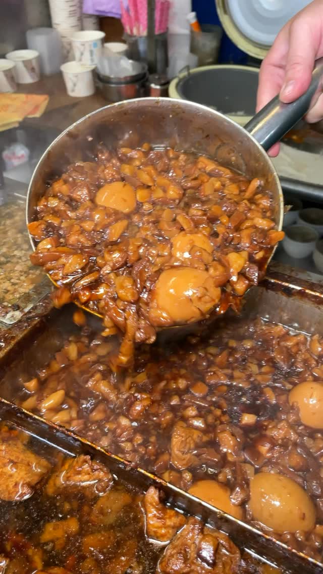 南機場夜市必吃的滷肉飯!
📍曉迪筒仔米糕
🏠台北市中正區中華路二段307巷
🕙11:00-22:00 週六公休
🚇小南門