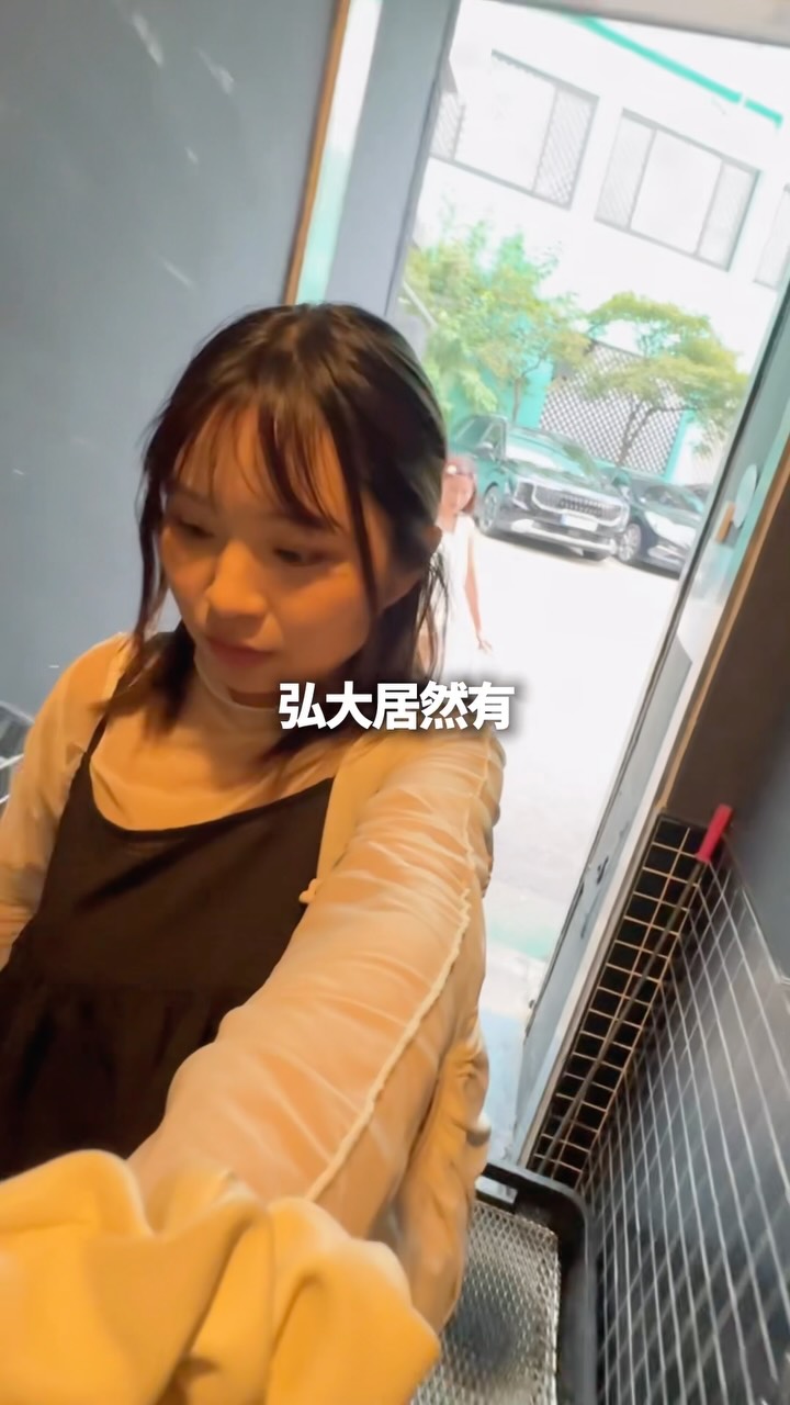 #弘大
到韓國獨旅也能吃燒肉!?還是最頂級的那種韓牛燒肉🥹
他弘大商圈裡 逛累了來吃剛剛好
肉量給的不少 吃起來蠻過癮的又不會太膩
如果來首爾只能選一餐韓牛 這間可以😌
🐮套餐₩108000~(看人數)
⋯⋯⋯⋯⋯⋯⋯⋯⋯⋯⋯⋯
牛火
🚗:南韓 Seoul, Mapo-gu, Hongik-ro 5an-gil, 24 2층
⏰:12:00
🚇: 弘大9號出口
@woohwa__hongdae
⋯⋯⋯⋯⋯⋯⋯⋯⋯⋯⋯⋯
#首爾美食 #弘大美食