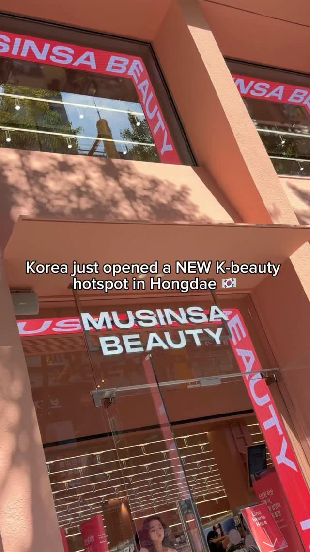 🚨 NEW K-BEAUTY SPOT IN HONGDAE 🇰🇷💄
Think you’ve already seen all of K-beauty in Seoul? 👀
MUSINSA BEAUTY Hongdae just opened — and it’s definitely one to add to your list.
✨ What you’ll find here:
💄 600+ beauty brands all in one place
🫧 Tons of Korean indie & rising beauty brands
🧴 Skincare, makeup, fragrance, hair & body care
👀 Discover & test what’s trending in Korea right now
☕ Take a break at the café
🌿 Chill on the rooftop after shopping
💊 And yes… there’s even a pharmacy inside!
One of the coolest parts? Around 70% of the lineup is made up of indie brands, making it a great place to discover K-beauty beyond the names you already know.
📍 MUSINSA BEAUTY Hongdae
18 Hongik-ro, Mapo-gu, Seoul
B1–3F
💡 BEUDEKO TIP:
Come for the K-beauty, stay for the café & rooftop — and don’t forget to check out the pharmacy downstairs. 👀
Save this for your Seoul trip 🇰🇷✨
Follow @beautydaykorea for more K-beauty & Seoul finds 💗